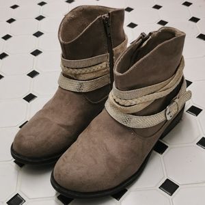 Dynasty Classics Girls Boots
